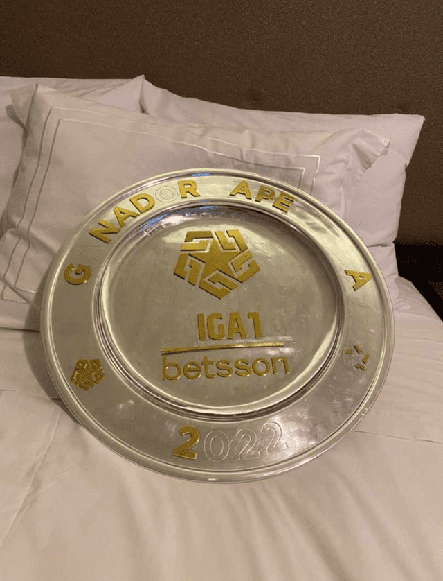Así quedó el trofeo de Melgar. Así quedó el trofeo de Melgar.