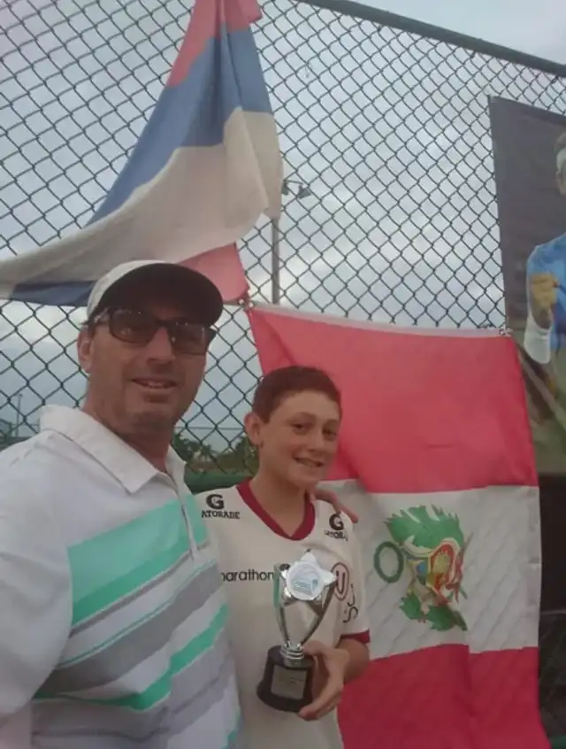 Ignacio Buse con la camiseta de la 'U'