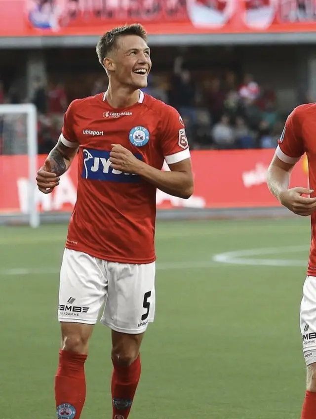 Oliver Sonne juega en Silkeborg.