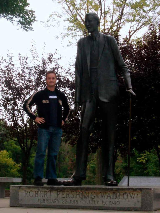 Estatua de Robert Wadlow en tamaño real. Foto: Flickr   