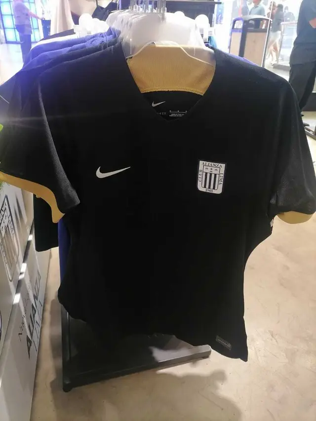 Camiseta de Alianza Lima en tiendas Nike.