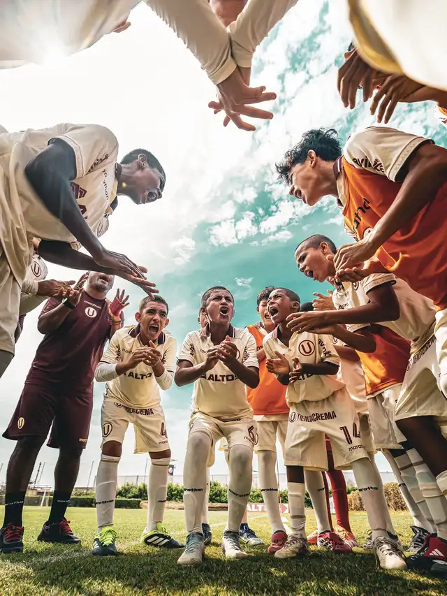 La categoría 2013 de Universitario empató 0-0 ante Deportivo Coopsol en la tercera fecha del Torneo Élite Federación Oro en Campo Mar. La categoría 2013 de Universitario empató 0-0 ante Deportivo Coopsol en la tercera fecha del Torneo Élite Federación Oro en Campo Mar.