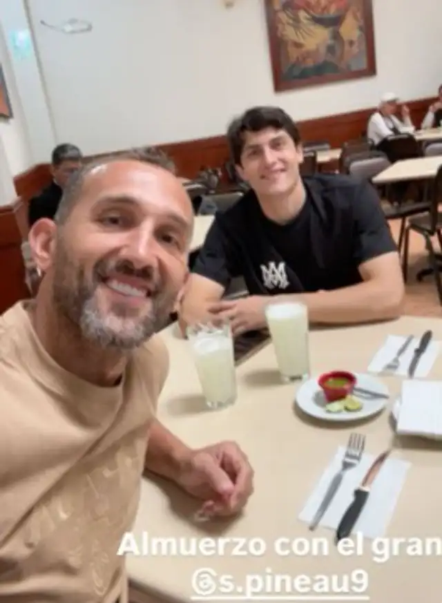 Hernán Barcos junto con Sebastien Pineau en Cajamarca