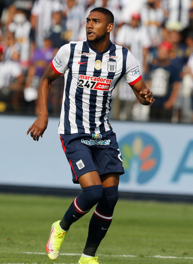 Aldair Fuentes jugó 18 partidos con Alianza Lima en la Liga 1 2022 y anotó un gol.   