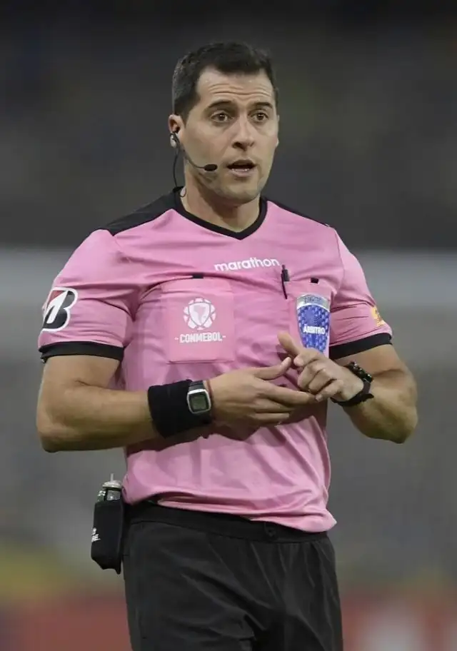  El árbitro uruguayo Gustavo Tejera para el Universitario vs. Cienciano.   