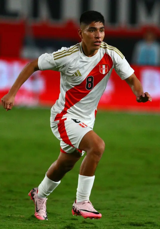 Piero Quispe, volante de Pumas