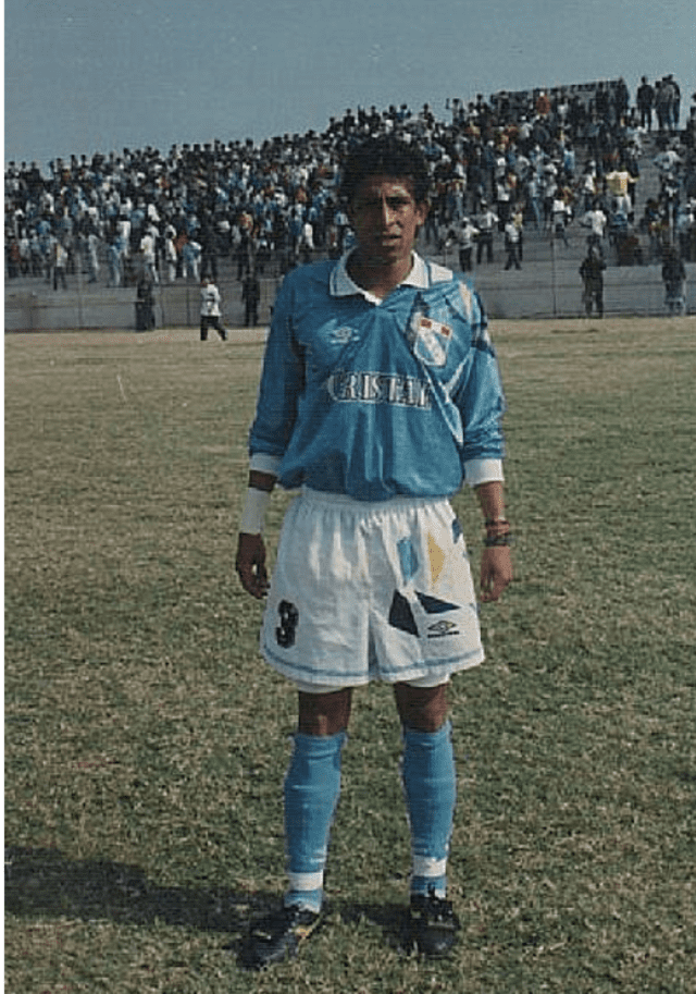 José Soto con camiseta de Sporting Cristal. José Soto con camiseta de Sporting Cristal.