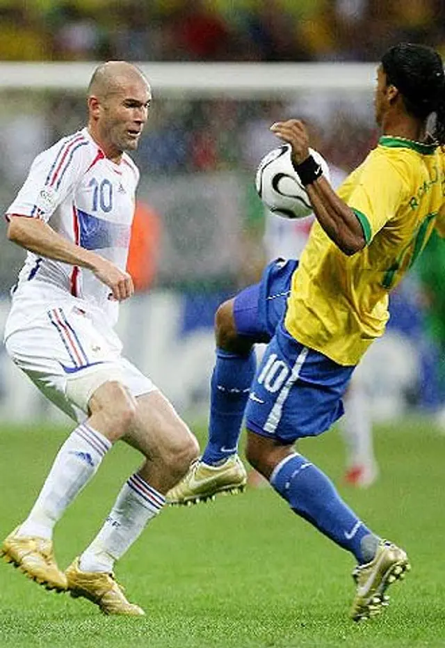 Ronaldinho vs. Zidane Ronaldinho vs. Zidane