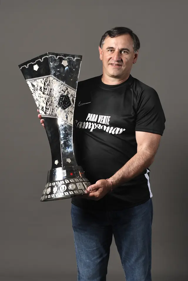 Carlos Bustos campeón con Alianza Lima Carlos Bustos campeón con Alianza Lima