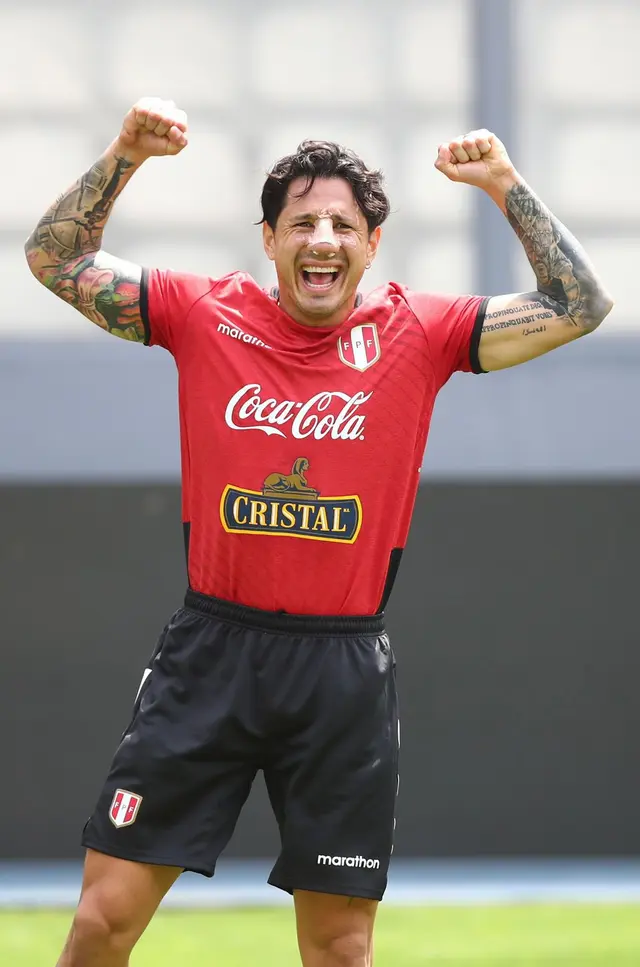 Gianluca Lapadula, delantero peruano (FPF)