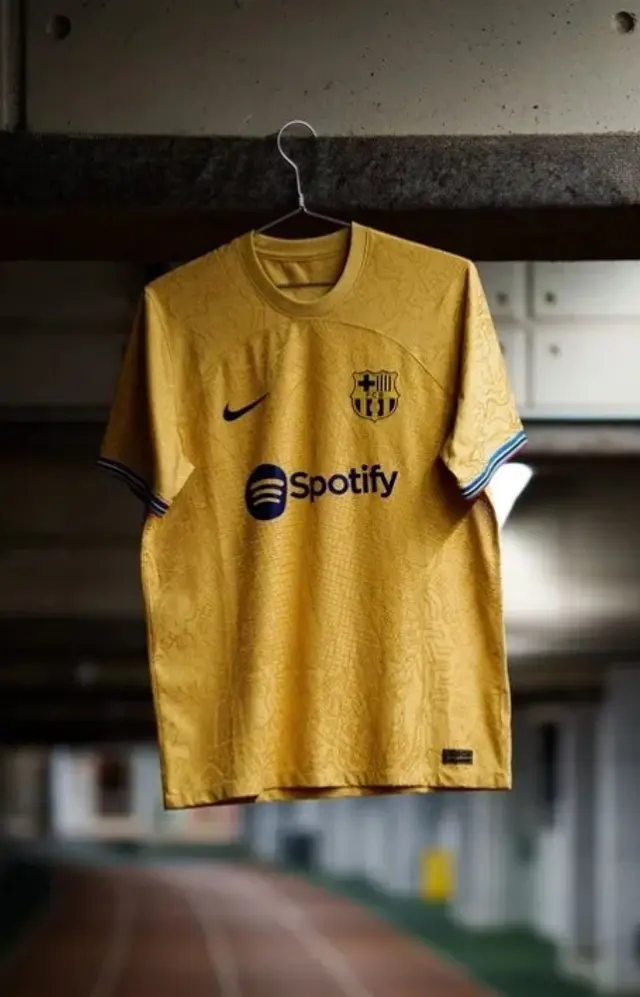Camiseta dorada Barcelona