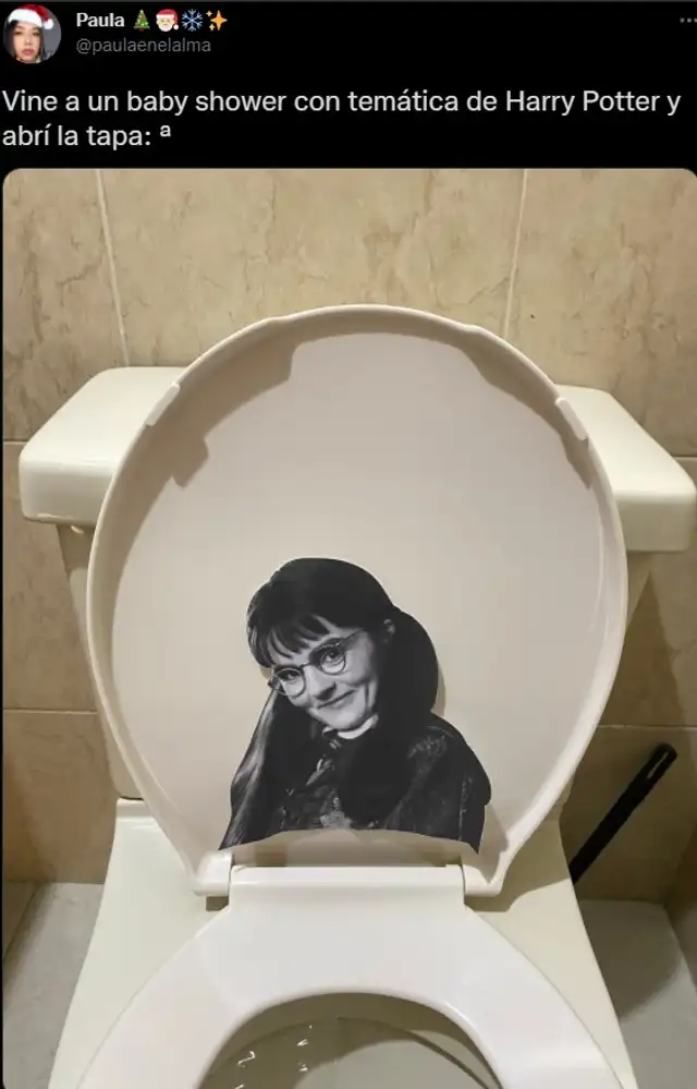 Joven va al baño y se encuentra con Myrtle la Llorona Joven va al baño y se encuentra con Myrtle la Llorona