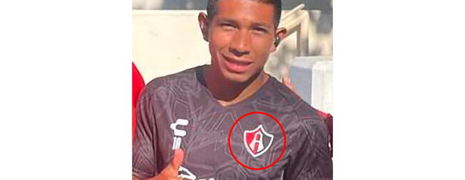 Edison Flores lució indumentaria de Atlas FC.   