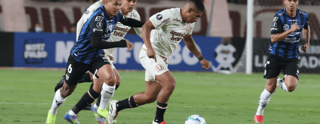 Edison Flores casi anota el primer gol de Universitario, pero chocó al palo y le sirvió a Carabalí   