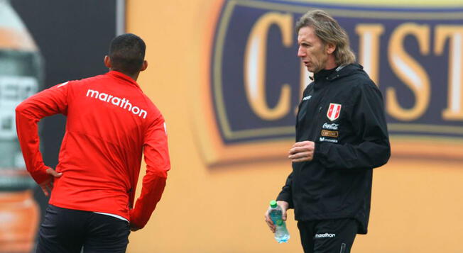 Kevin Quevedo al lado de Ricardo Gareca en la Videna. Foto: GLR.   