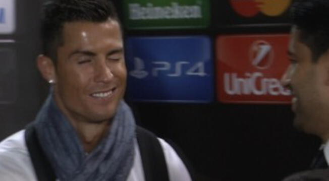 Cristiano Ronaldo se saluda con el presidente del PSG