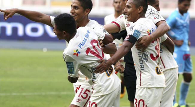 Universitario celebra uno de los goles ante La Bocana