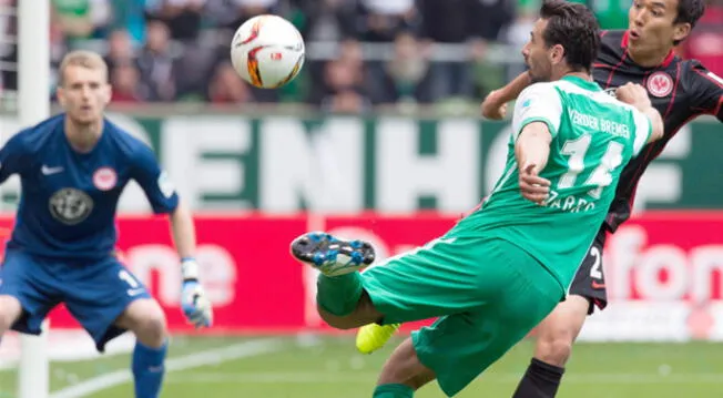 Claudio Pizarro y su golazo fue elegido el mejor de la temporada en Bundesliga