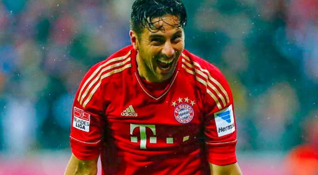 Claudio Pizarro recibe emotivo homenaje del Bayern Múnich