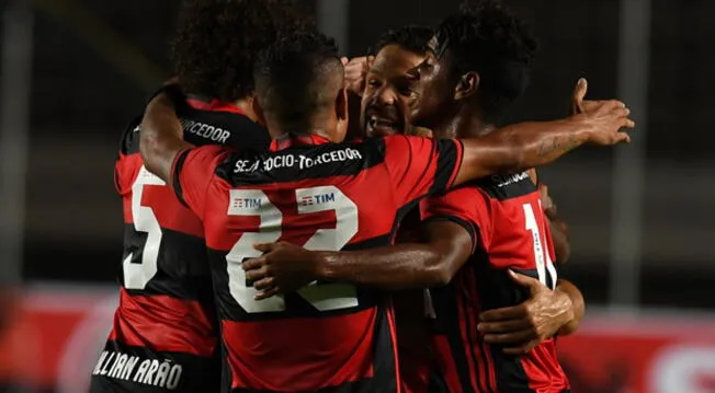 Flamengo celebra uno de los goles al Figueirense en Copa Sudamericana.