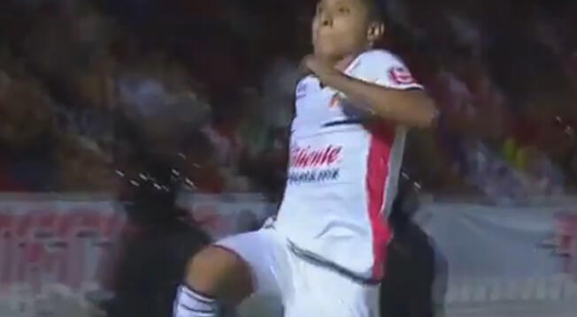 Raúl Ruidíaz celebra eufóricamente su segundo gol a Pedro Gallese.