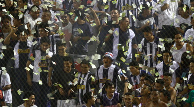 Alianza Lima, durante el partido con Alianza Atlético de Sullana, no pudo más que empatar y el ‘Comando Sur’ se lo reprochó duramente.