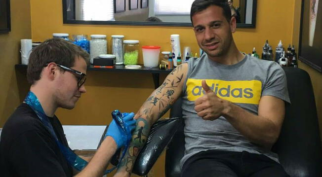 Universitario: Diego Guastavino sorprendió al mostrar nuevo tatuaje.