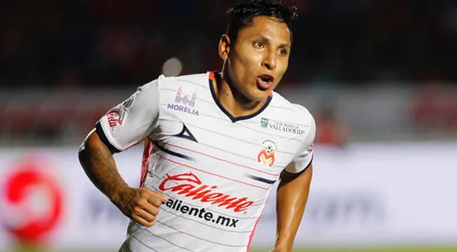 Raúl Ruidíaz celebra uno de sus goles al Veracruz.