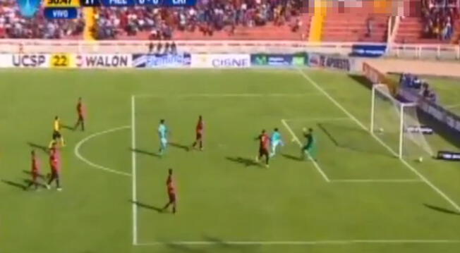 En el Melgar vs. Sporting Cristal, Diego Ifrán se falló un gol frente al arco.