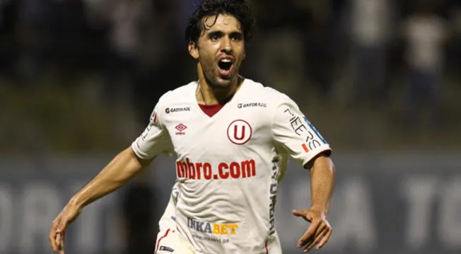 Juan Diego Gutiérrez celebra un gol a César Vallejo en el Mansiche.