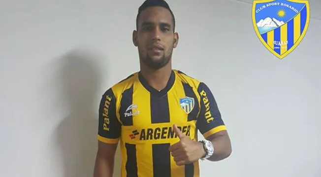 Jerson Reyes posa tras renovar contrato con Sport Rosario.