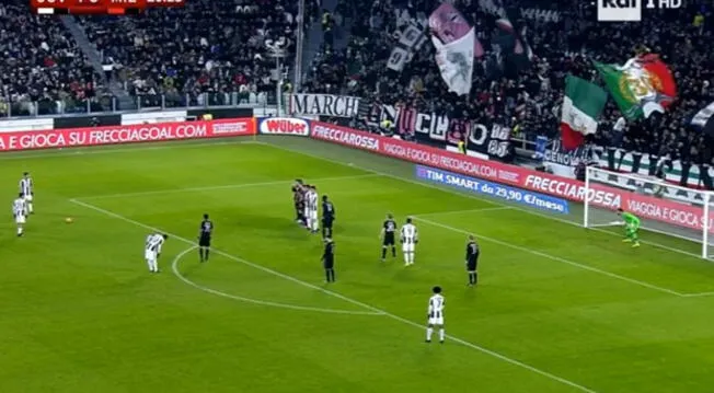 En el Juventus vs. Milan, Miralem Pjanic se metió un golazo de tiro libre.