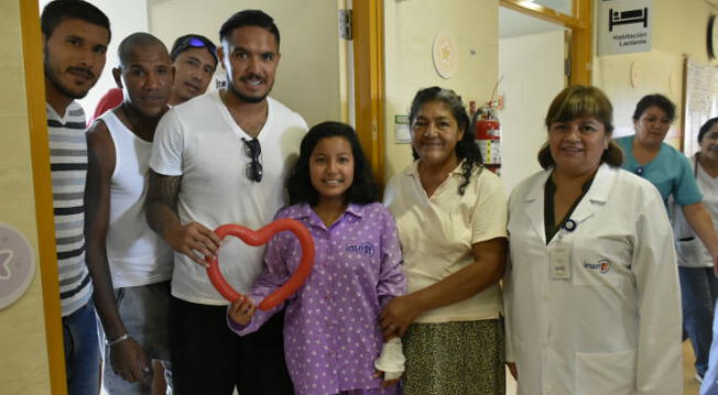 Universitario: Vargas y Galliquio promovieron campaña de donación de sangre.