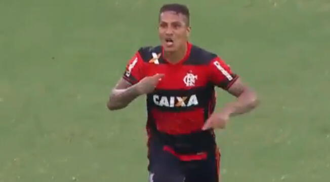 Paolo Guerrero celebra su golazo con el Flamengo.