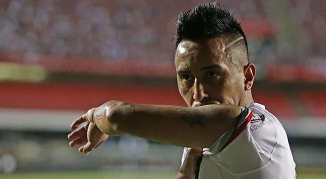 Christian Cueva celebra un gol con Sao Paulo.