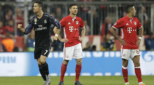 Cristiano Ronaldo celebra uno de sus goles ante el Bayern Múnich ante la desazón de Alonso y Thiago.