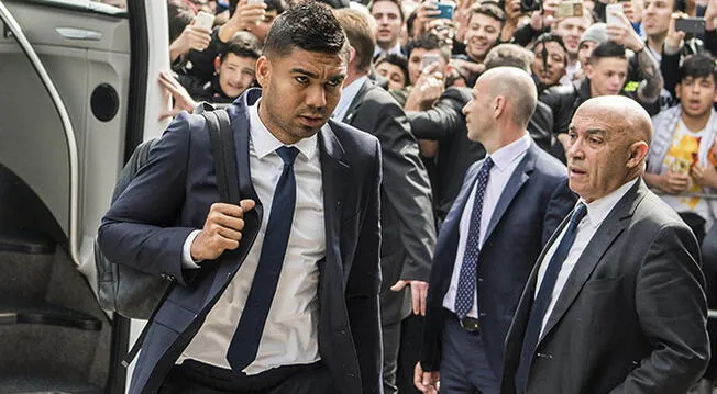 Casemiro durante la llegada del Real Madrid a su hotel en Múnich.