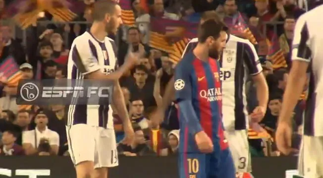 Chiellini le mete un manotazo a Bonucci antes que éste hable con Messi.