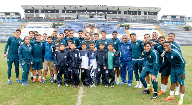Alianza Lima: jugadores recibieron sorpresiva visita durante entrenamiento en Matute