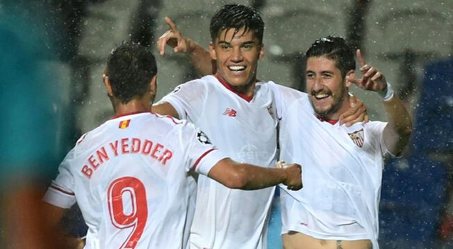 Correa, Escudero y Ben Yedder celebra el triunfo del Sevilla.