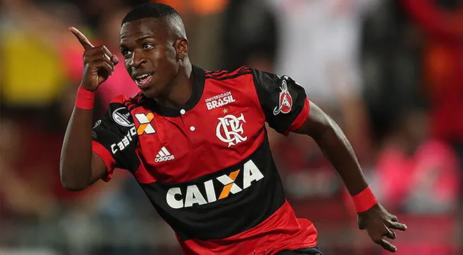 Vinicius Jr celebra un gol con el Flamengo en la Copa Sudamericana.