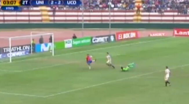 El intento de chalaca de Cristian Bogado acaba con el balón en la cara del paraguayo.