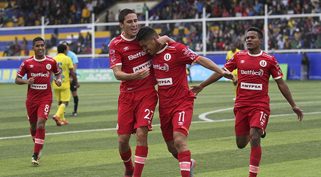 Daniel Chávez celebra su gol agónico con Universitario a Comerciantes Unidos.
