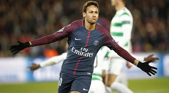 Neymar celebra uno de sus goles con el PSG al Celtic en la Champions League.