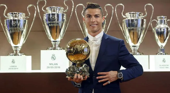 Cristiano Ronaldo cuando ganó su cuarto Balón de Oro el año pasado. Para este 2017 sigue siendo el favorito