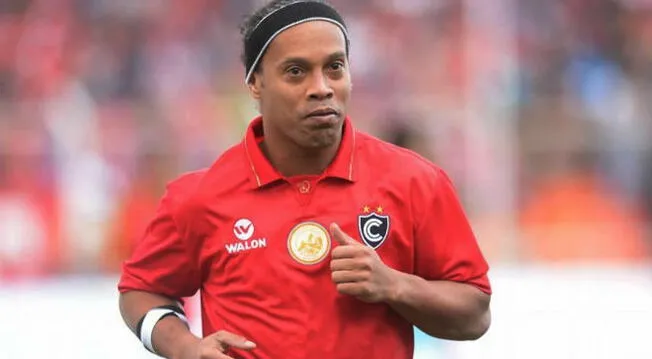 Ronaldinho dará un paso muy importante en su vida fuera de las canchas. Foto: Líbero.pe