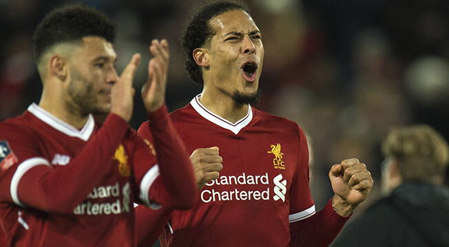 Virgil van Dijk celebra el gol del triunfo del Liverpool ante Everton.