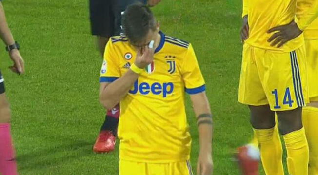 Paulo Dybala se retira llorando del campo.
