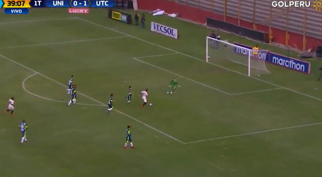 Roberto Siucho se perdió un gol con Universitario contra UTC.