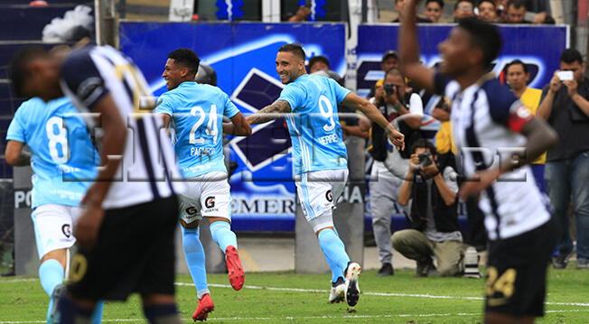 Emanuel Herrera celebra el 1-0 de Sporting Cristal ante Alianza Lima.